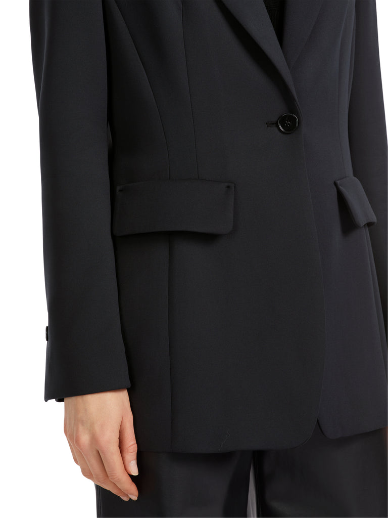 Marc Cain Close-fitting decorative pockets blazer in black